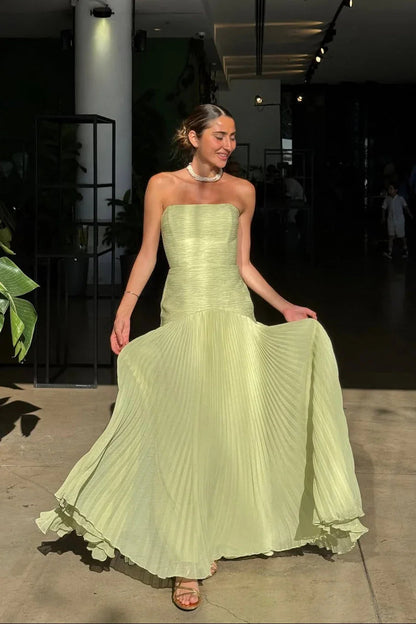 Luna Long Sleeve Maxi Dress | Elegant Green Pleated Design 5