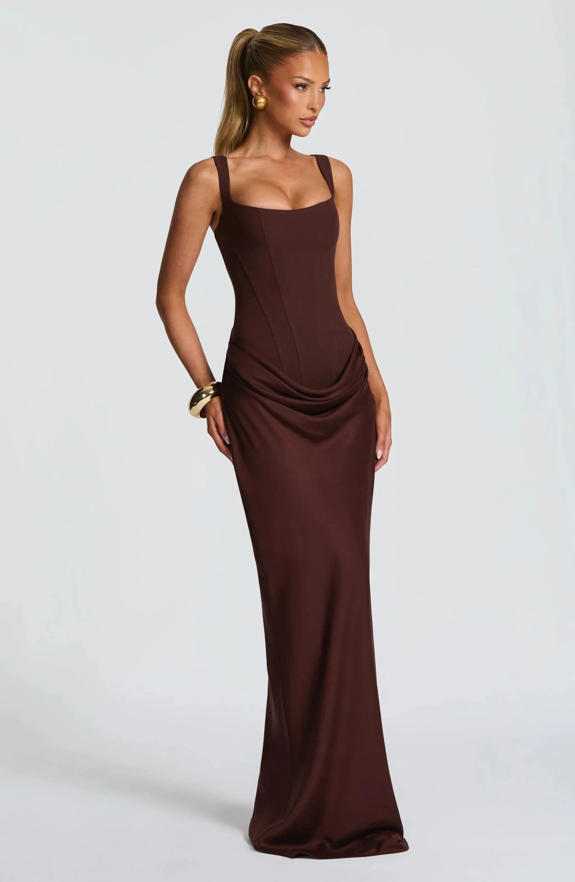Wina Bodycon Dress | Backless, Elegant Design for Women 2